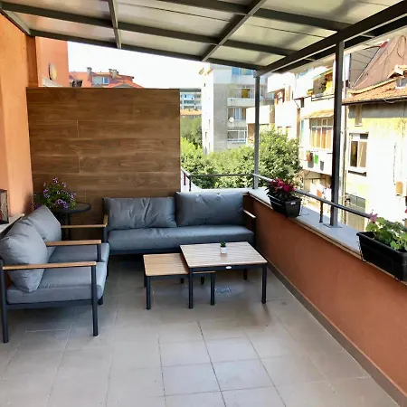 Cosy With Beautiful Terrace In The Heart Of Apartamento Varna